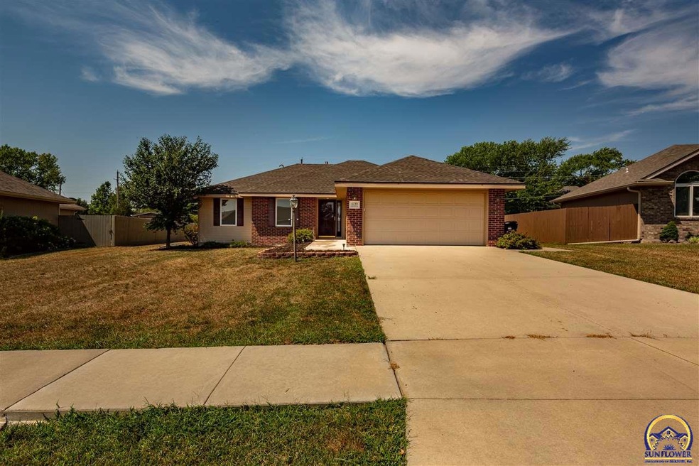 4139 SW Moundview Dr, Topeka, KS 66610 - photo 1