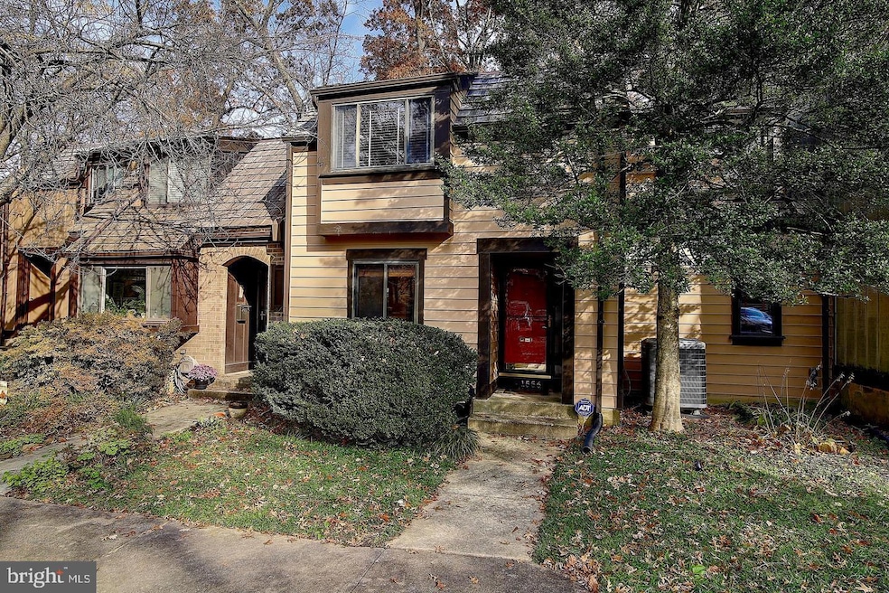 1556 Scandia Cir, Reston, VA 20190 - photo 1