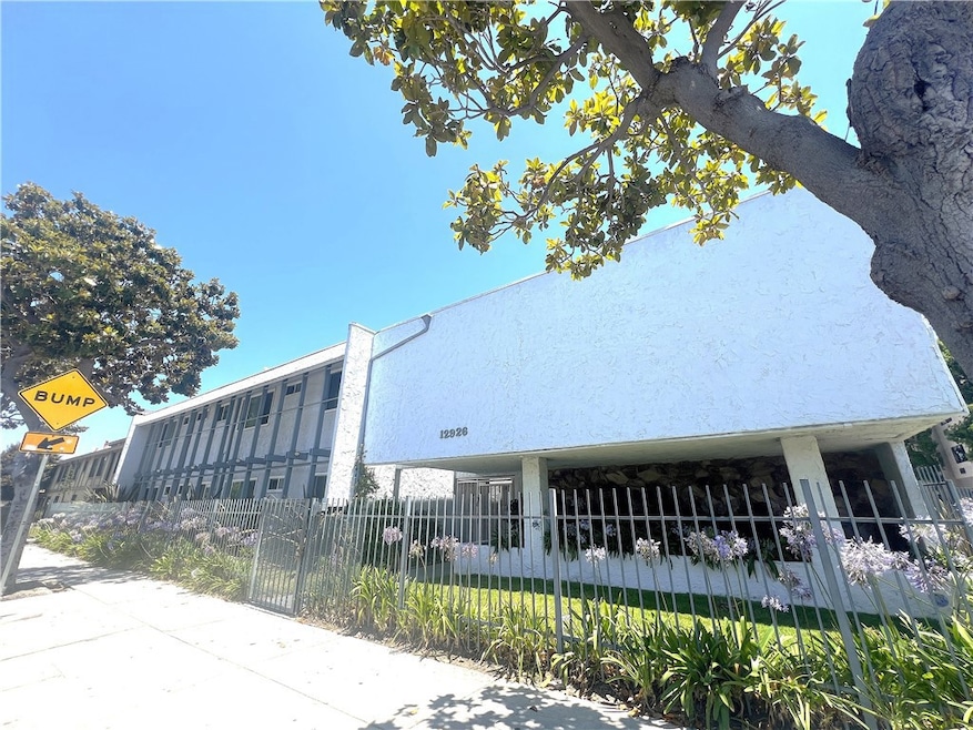 12926 Doty Ave unit 10, Hawthorne, CA 90250 - photo 1