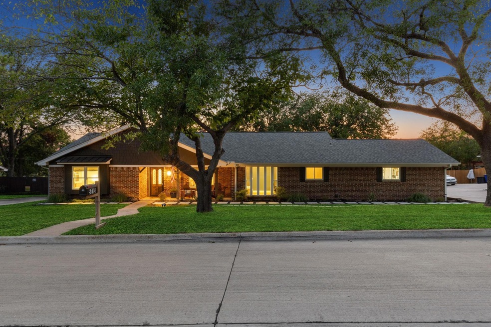 5513 Oak Top Dr, Colleyville, TX 76034 - photo 1