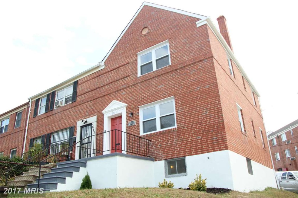 3945 Stokes Dr, Baltimore, MD 21229 - photo 1