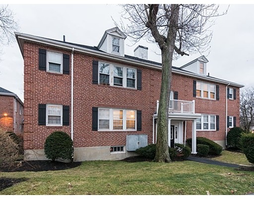 35 Hammond Pond Pkwy unit 3, Chestnut Hill, MA 02467 - photo 1