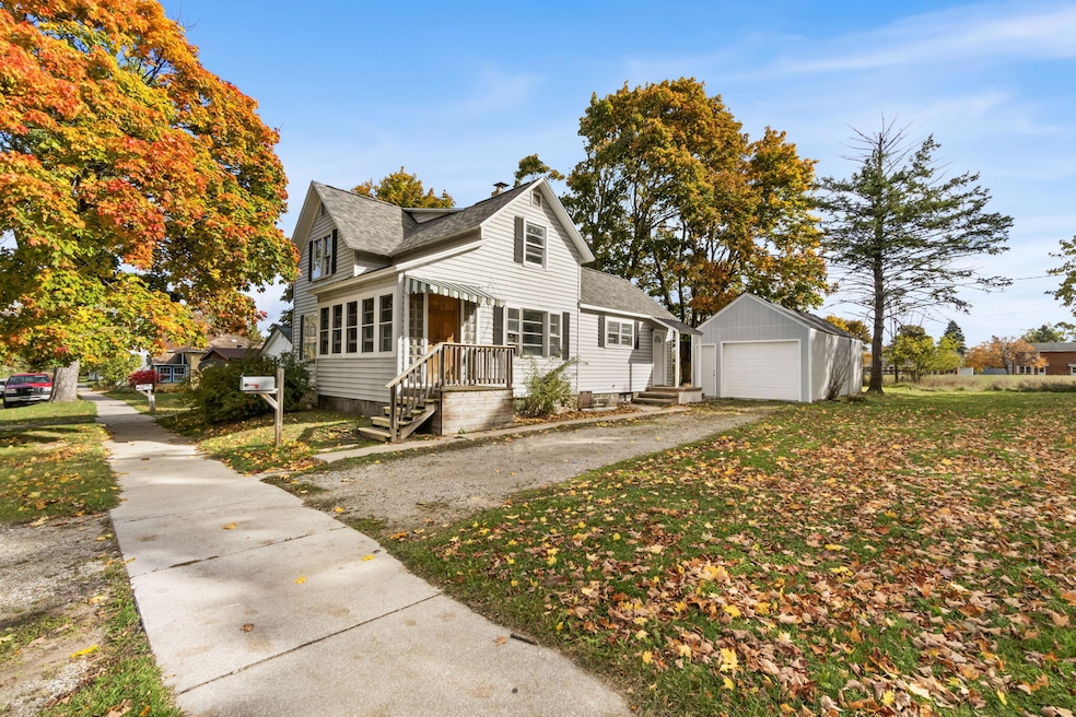 214 N E St, Cheboygan, MI 49721 - photo 1