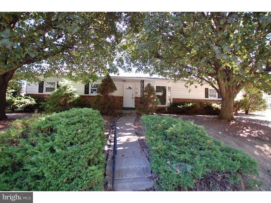 2315 Fremont Ave, Reading, PA 19605 - photo 1