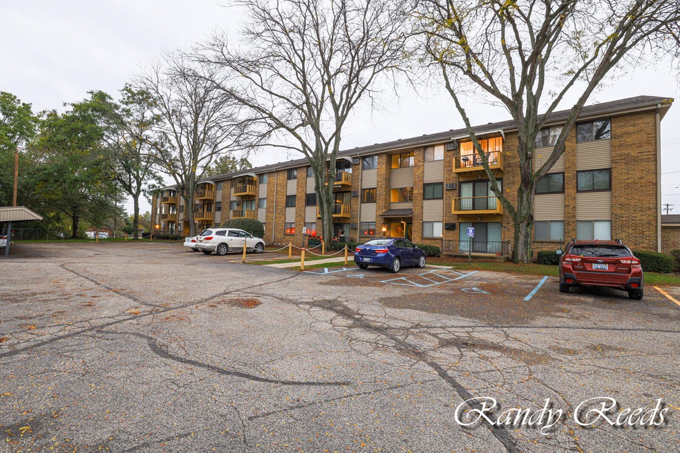 2433 Byron Center-13