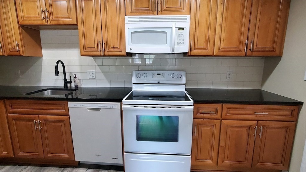 3 Hallmark Gardens unit 12, Burlington, MA 01803 - photo 1