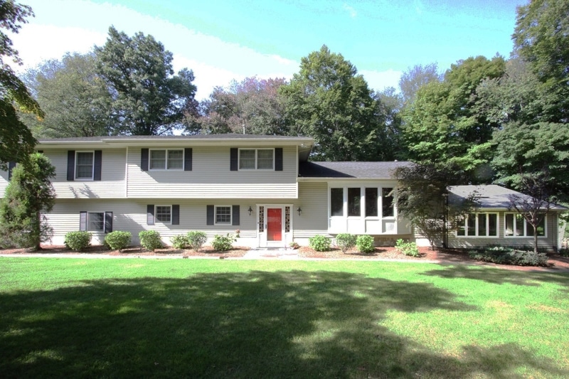 275 Sycamore Ct, Wyckoff, NJ 07481 - photo 1