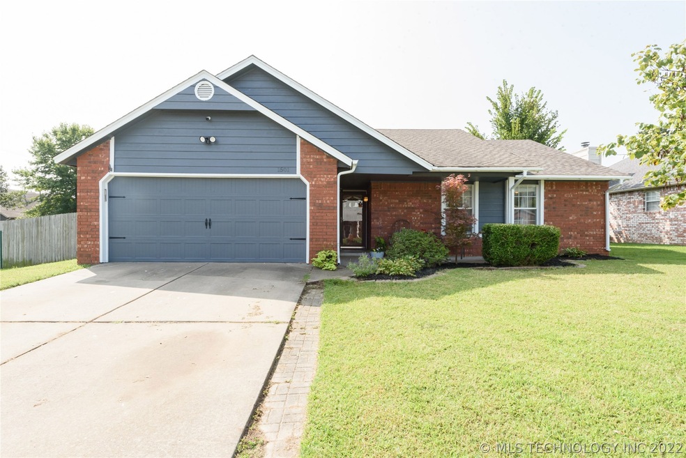 1501 W Edgewater Place, Broken Arrow, OK 74012 - photo 1