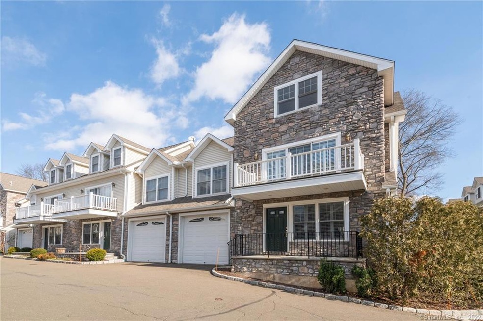 39 Maple Tree Ave unit 15, Stamford, CT 06906 - photo 1