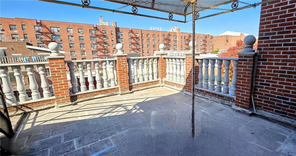 For Sale $749,900 • Co-Listing Agent