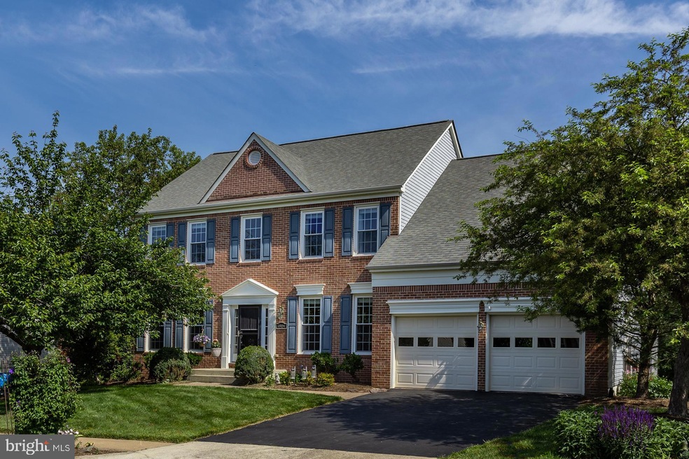 4909 Fox Creek Ct, Chantilly, VA 20151 - photo 1