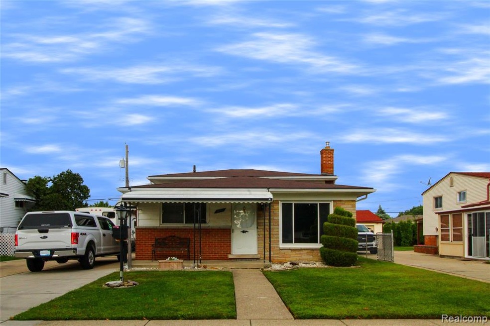 Front of house main.jpg