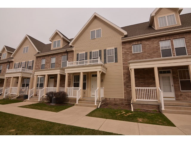 37 S Gardens Way, Fitchburg, WI 53711 - photo 1