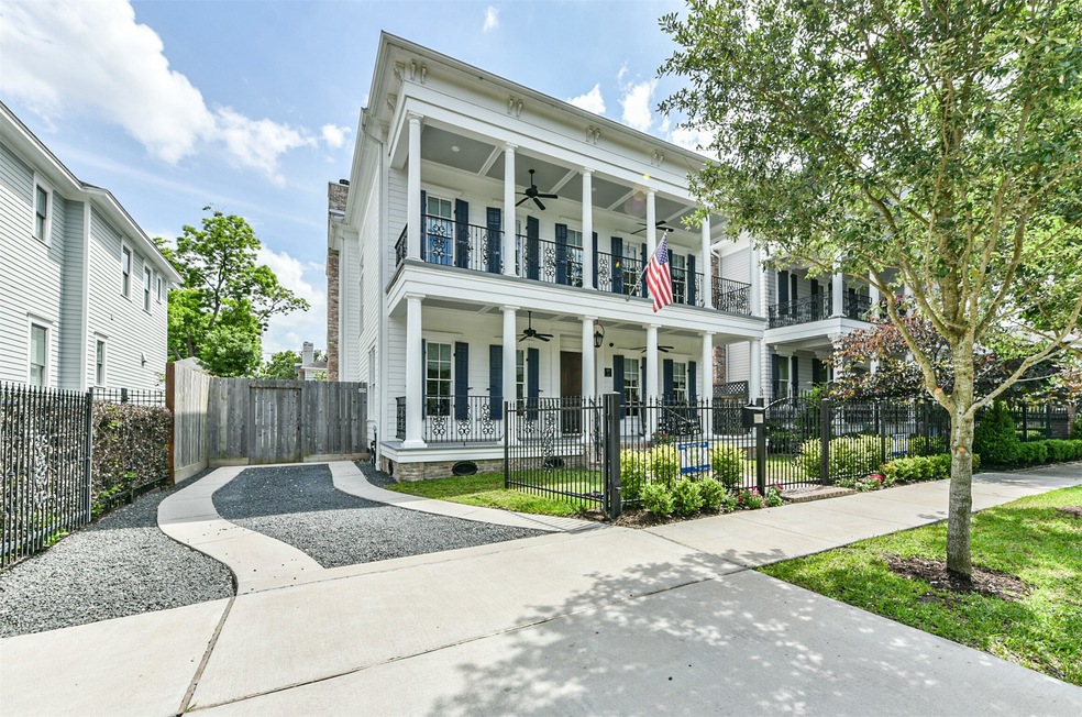 628 E 10th 1/2 St, Houston, TX 77008 - photo 1