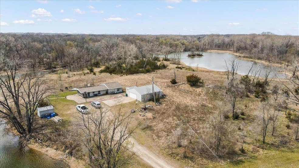 701 Evansdale Dr, Elk Run Heights, IA 50707 - photo 1