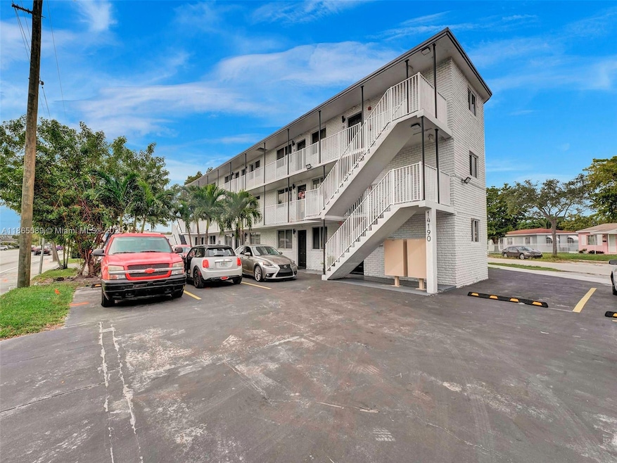 14190 W Dixie Hwy unit 16, North Miami, FL 33161 - photo 1