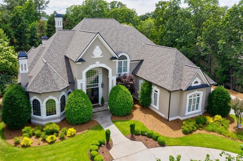 Stunning hard coat stucco estate on private cul-de
