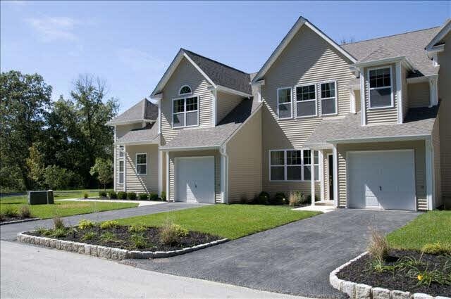 24 Halley Ct unit 25B, Poughkeepsie, NY 12601 - photo 1