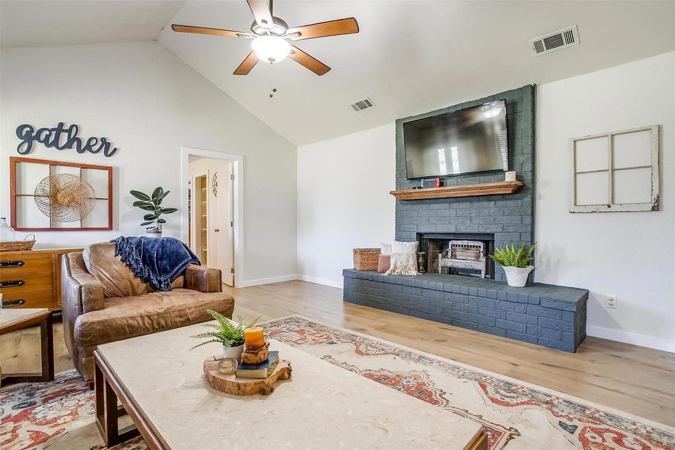 812 Conveyor Dr, Joshua, TX 76058 - photo 1