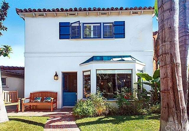 Beautiful landscaping & Dutch door entrance from s