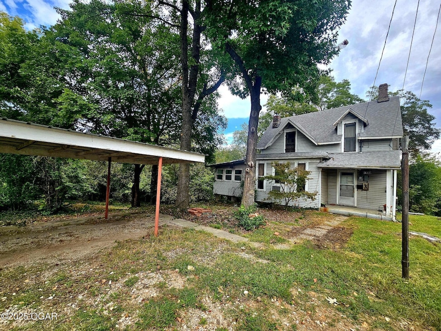 444 E 8th St, Baxter Springs, KS 66713 - photo 1