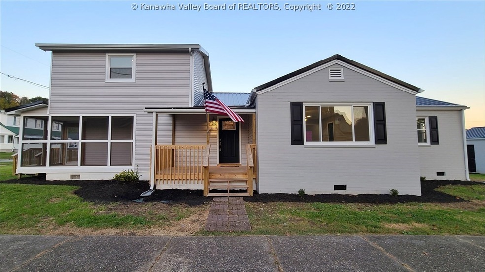 1441 Smith St, Milton, WV 25541 - photo 1