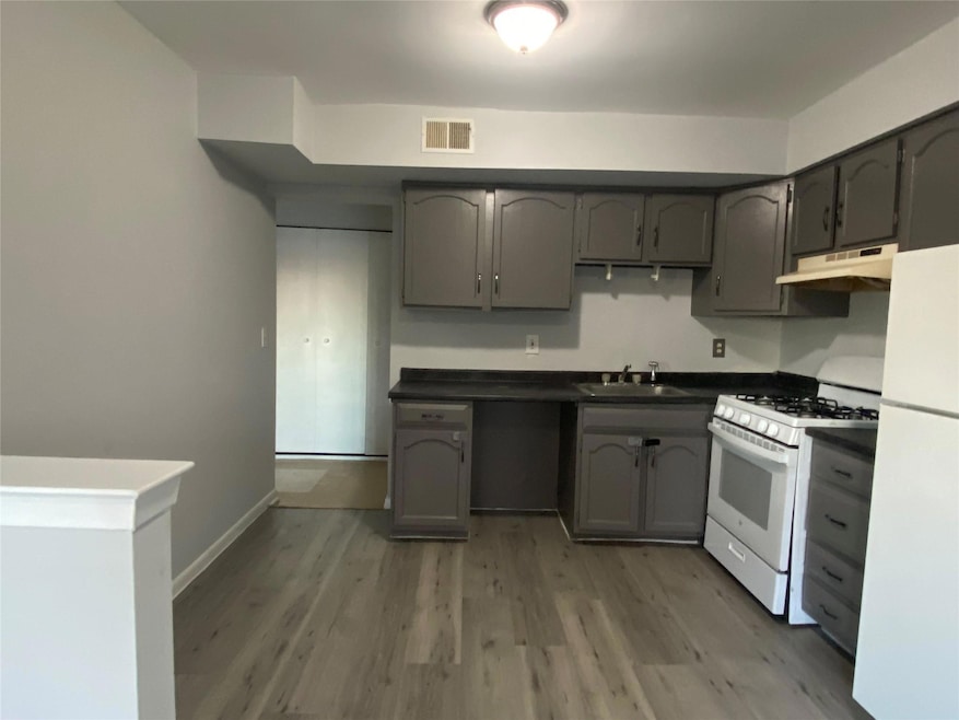 240 Schutt Rd unit 3F, Middletown, NY 10940 - photo 1