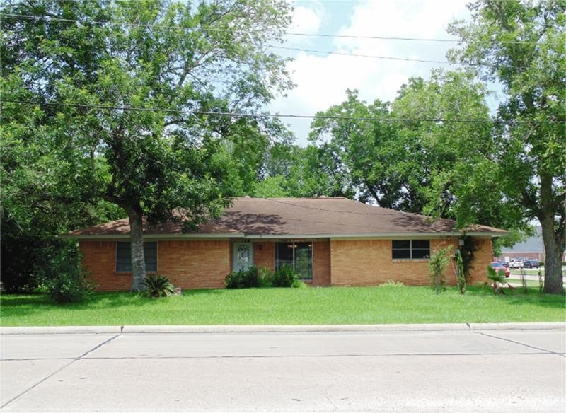 106 E Heritage Dr, Friendswood, TX 77546 - photo 1