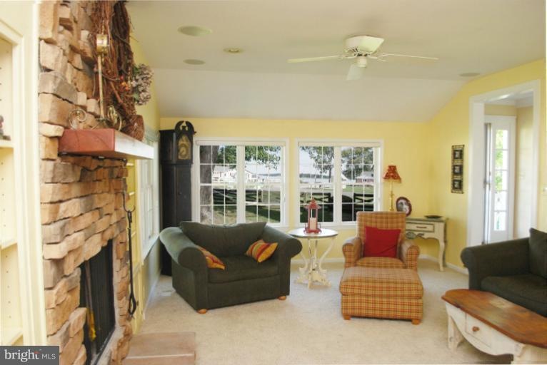 501 Bayview Point Dr, Edgewater, MD 21037 - photo 1