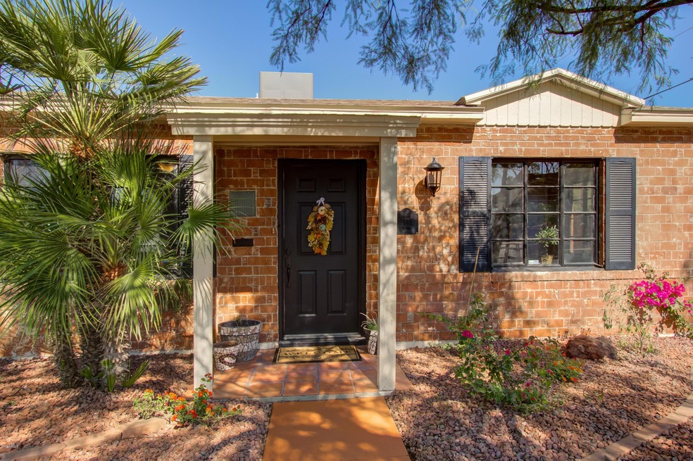 1446 E Hubbell