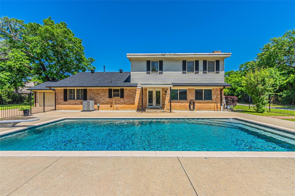 9428 Kirk Ln, North Richland Hills, TX 76182 - photo 1