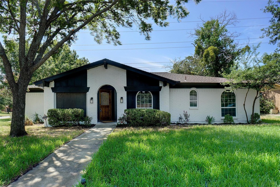 840 Springdale Rd, Bedford, TX 76021 - photo 1