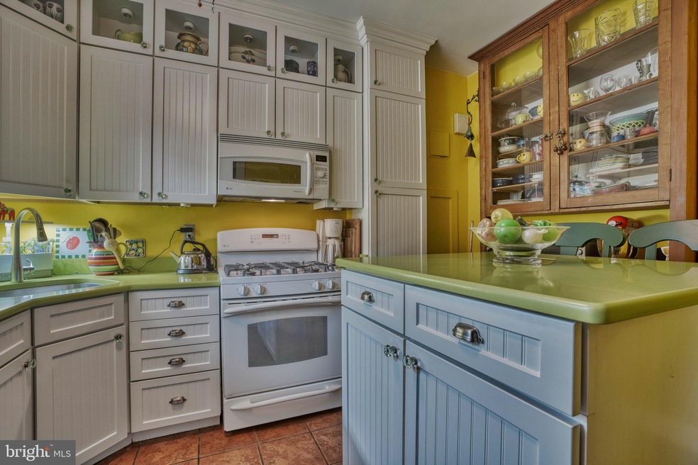 3405 Greenway unit 204, Baltimore, MD 21218 - photo 1