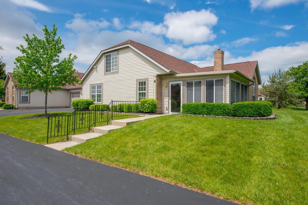 17 Broad Pointe - Front