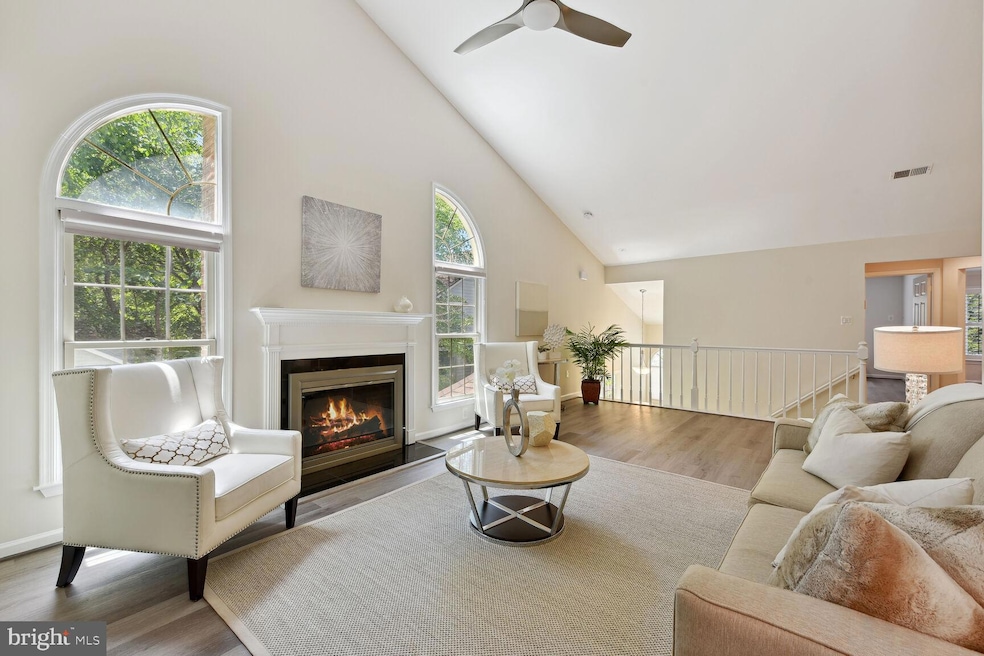 10817 Luxberry Dr, Rockville, MD 20852 - photo 1