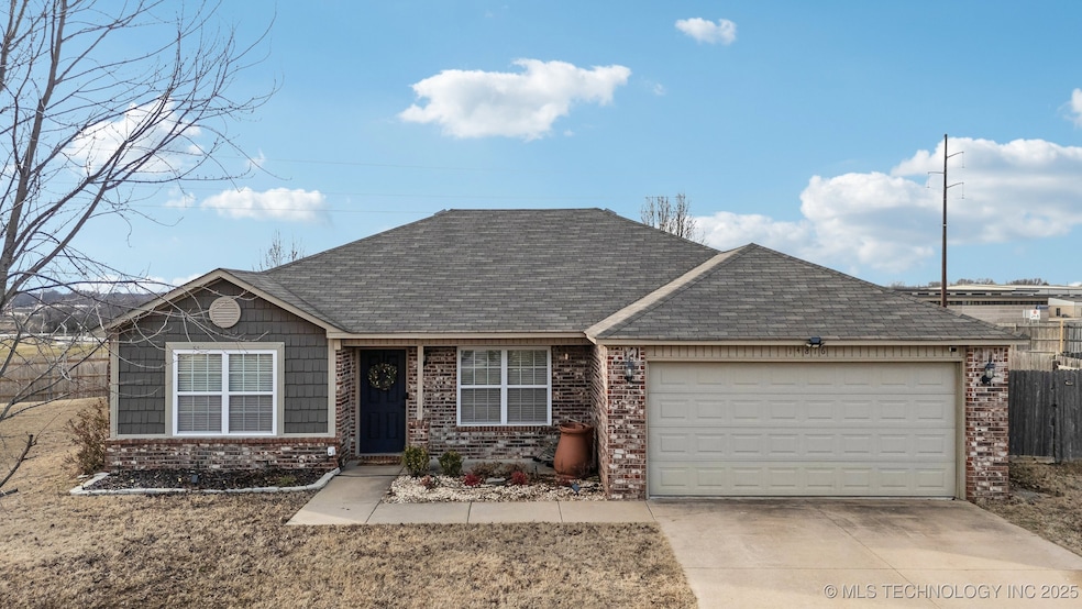 14816 S Fern Place, Glenpool, OK 74033 - photo 1