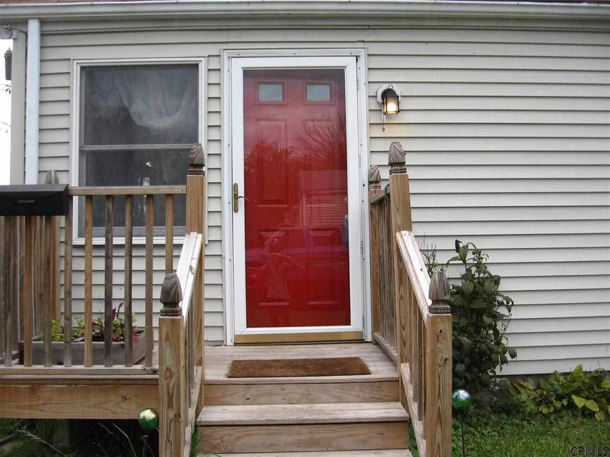 28 Wisconsin Ave, Rensselaer, NY 12144 - photo 1