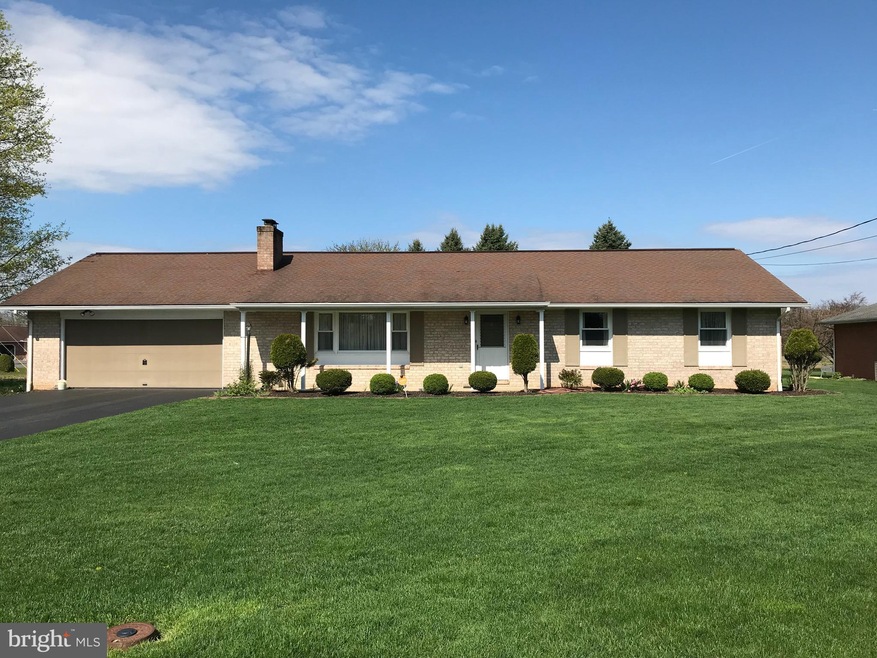 2911 Roosevelt Dr, Chambersburg, PA 17201 - photo 1