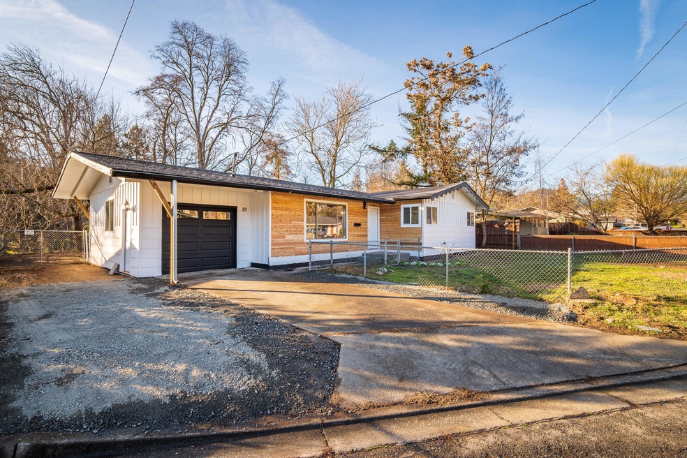 1326NWWGilbertWay-001
