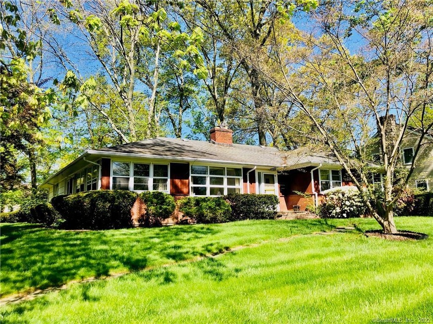 242 Pepper Ridge Rd, Stamford, CT 06905 - photo 1