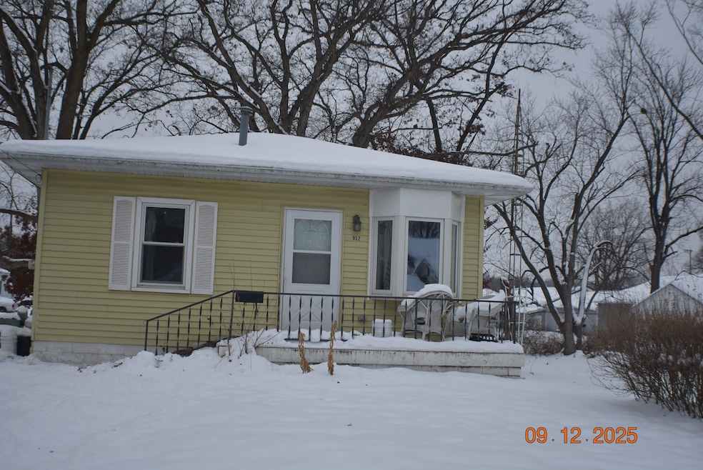 912 Hayes Ave, South Beloit, IL 61080 - photo 1
