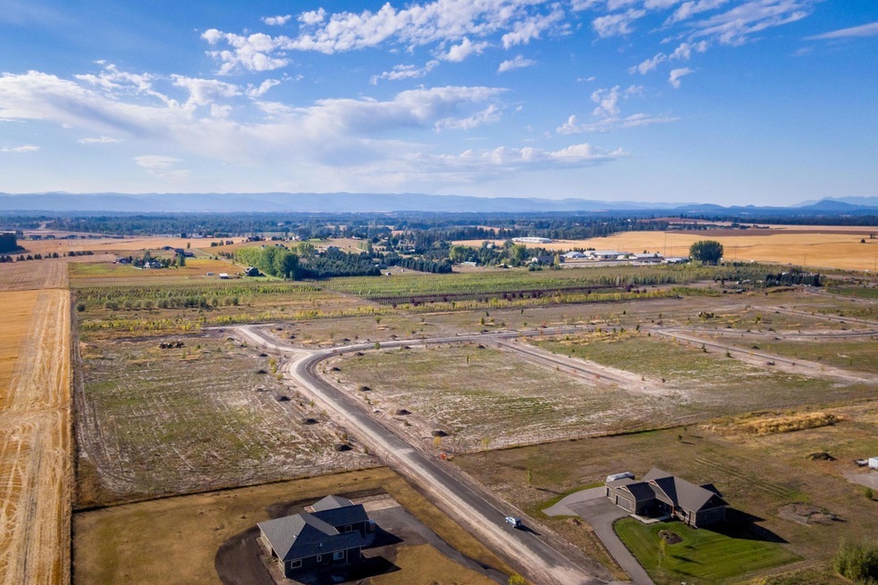 499 Jefferson St, Kalispell, MT 59901 - photo 1