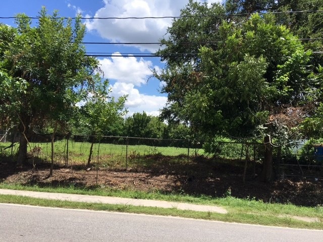 11212 Hirsch Rd, Houston, TX 77016 - photo 1