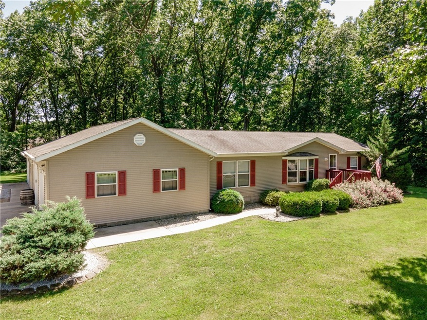 8832 E South Circle Dr, Effingham, IL 62401 - photo 1