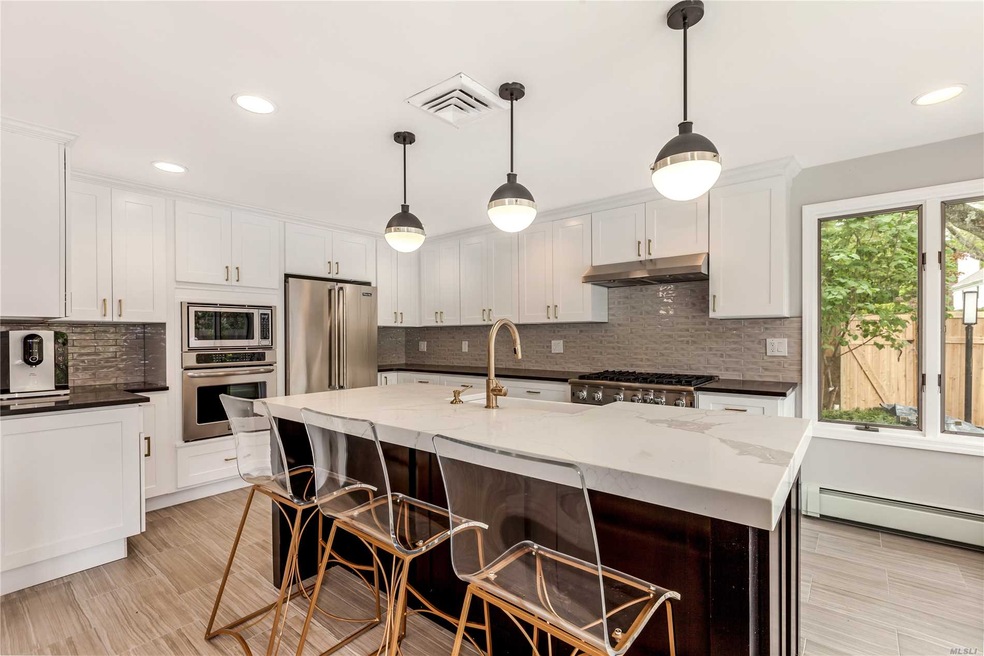 7 Hemlock Rd, Manhasset, NY 11030 - photo 1