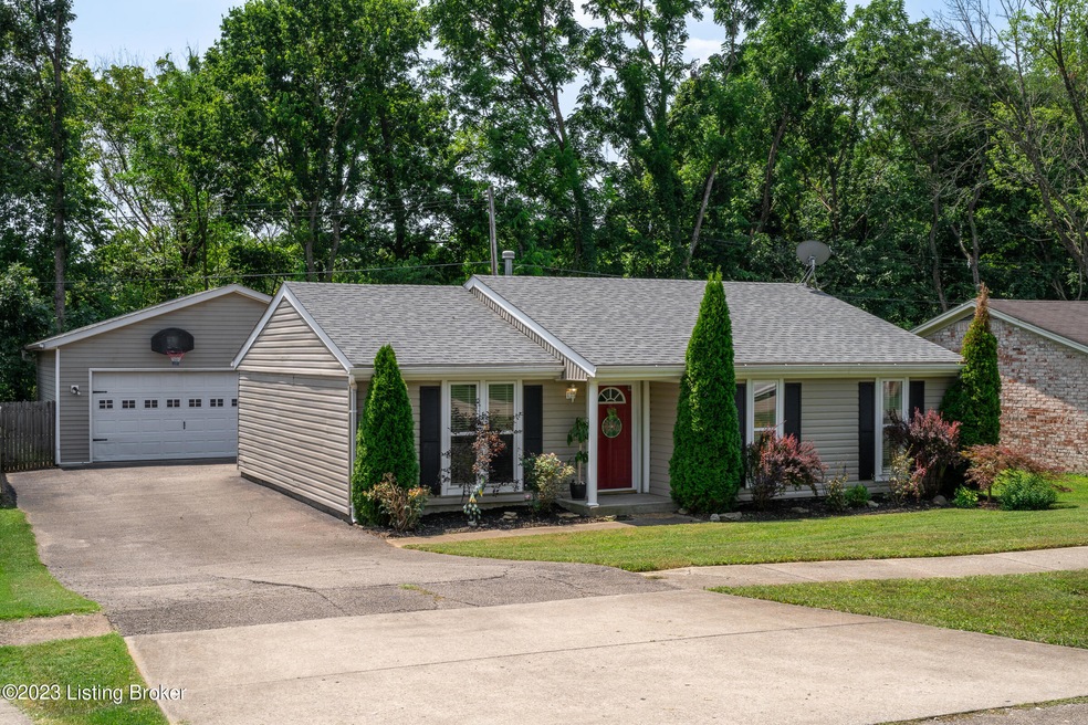 6904 John Paul Ln, Louisville, KY 40229 - photo 1