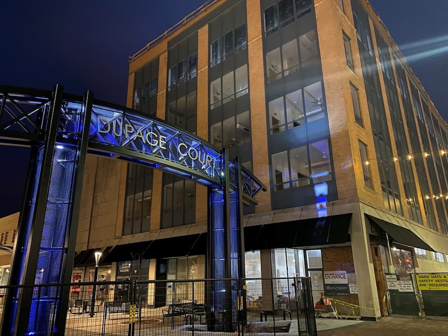 40 Dupage Ct unit 406, Elgin, IL 60120 - photo 1