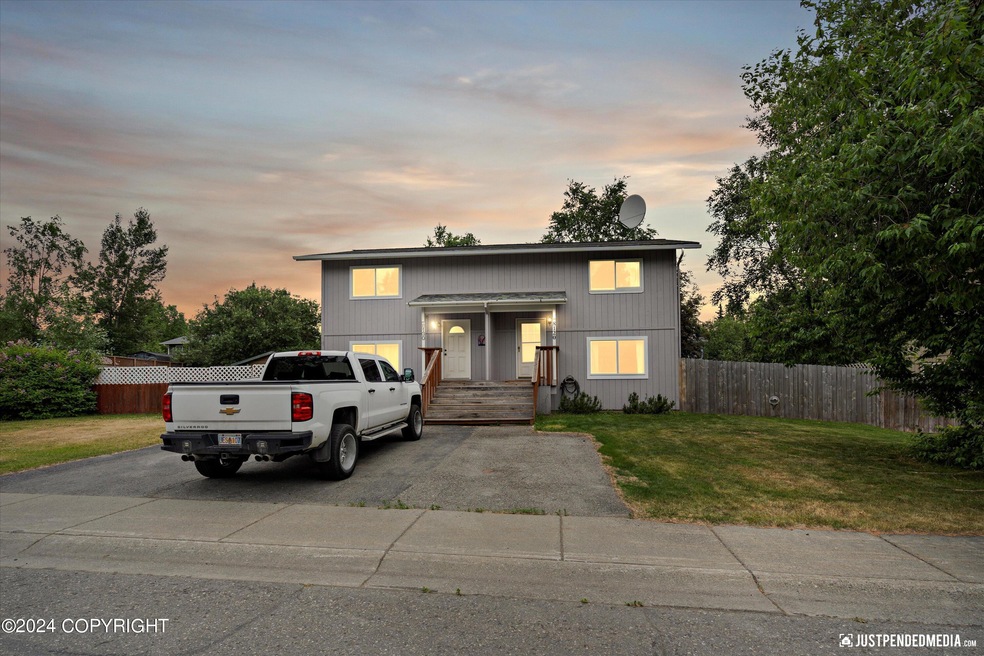 8120 Evans Cir, Anchorage, AK 99507 - photo 1