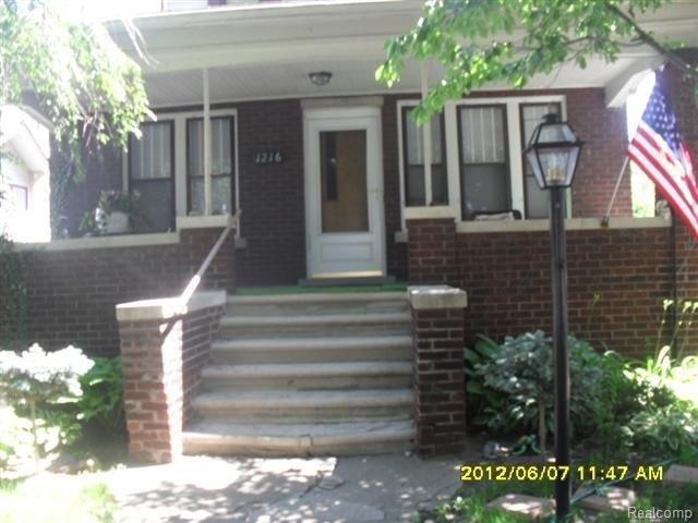 1216 Beaconsfield Ave, Grosse Pointe Park, MI 48230 - photo 1