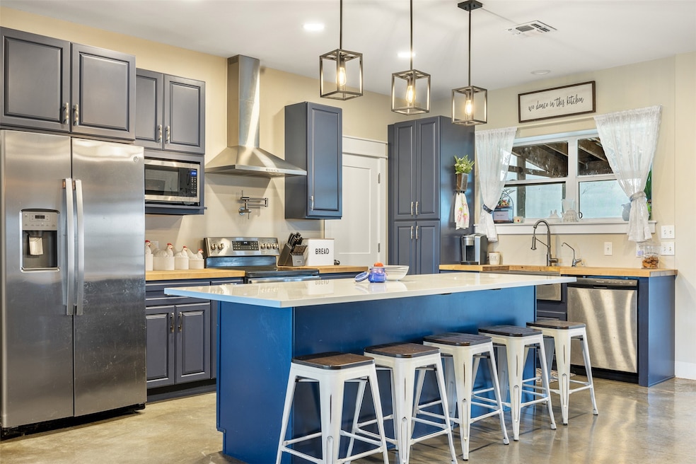 For Sale $1,096,000